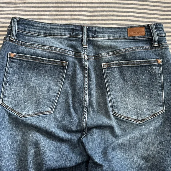 Women’s Judy Blue Low Rise Boyfriend Distressed Jeans; Size 14. - Picture 10 of 16